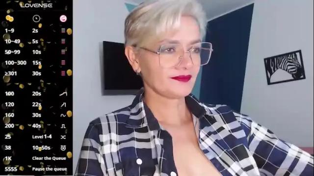 Image 8 of scarlett_paris Stream on Chaturbate on 6 months ago