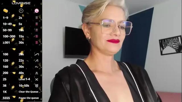 Image 10 of scarlett_paris Stream on Chaturbate on 6 months ago