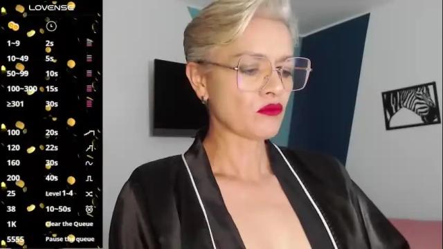 Image 4 of scarlett_paris Stream on Chaturbate on 6 months ago