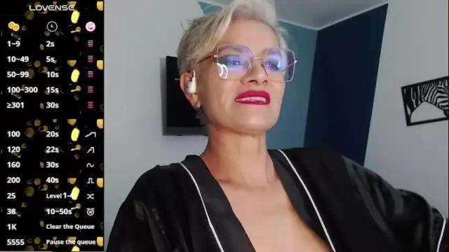 Image 12 of scarlett_paris Stream on Chaturbate on 6 months ago