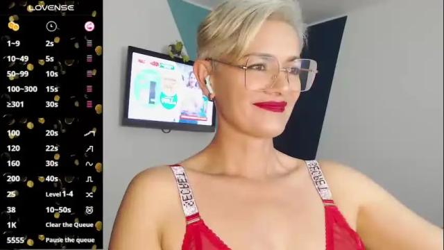 Image 10 of scarlett_paris Stream on Chaturbate on 5 months ago