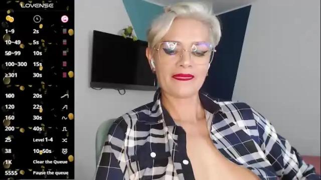 Image 8 of scarlett_paris Stream on Chaturbate on 5 months ago