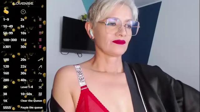 Image 2 of scarlett_paris Stream on Chaturbate on 5 months ago