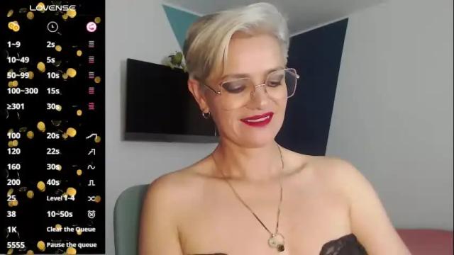 Image 4 of scarlett_paris Stream on Chaturbate on 5 months ago