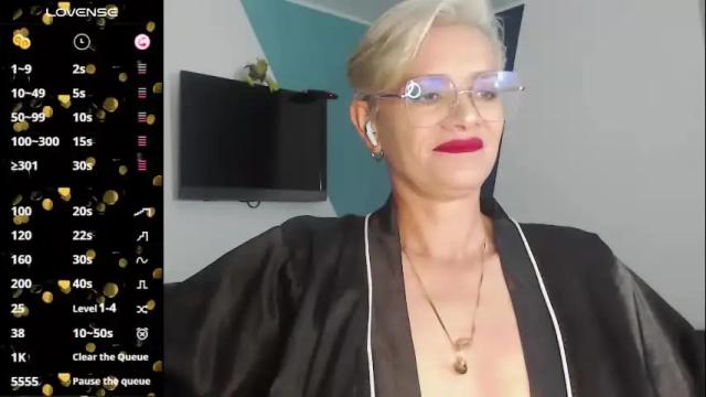 Image 10 of scarlett_paris Stream on Chaturbate on 5 months ago