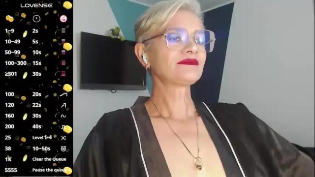 Image 4 of scarlett_paris Stream on Chaturbate on 5 months ago