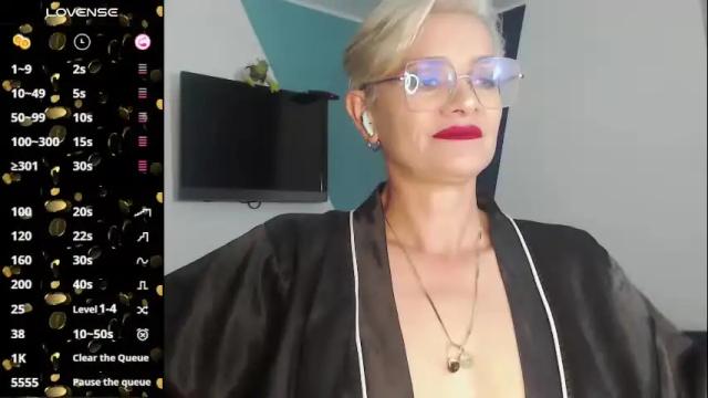 Image 8 of scarlett_paris Stream on Chaturbate on 5 months ago