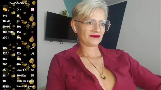 Image 10 of scarlett_paris Stream on Chaturbate on 5 months ago