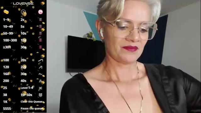 Image 6 of scarlett_paris Stream on Chaturbate on 4 months ago