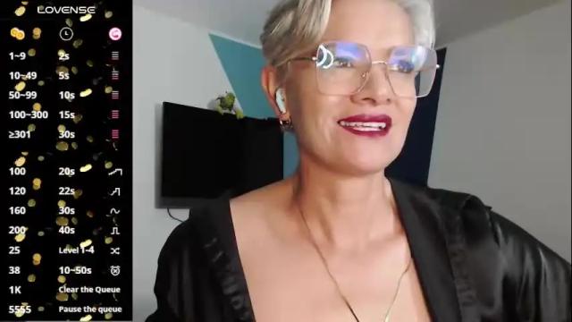 Image 8 of scarlett_paris Stream on Chaturbate on 4 months ago