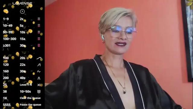 Image 4 of scarlett_paris Stream on Chaturbate on 3 months ago