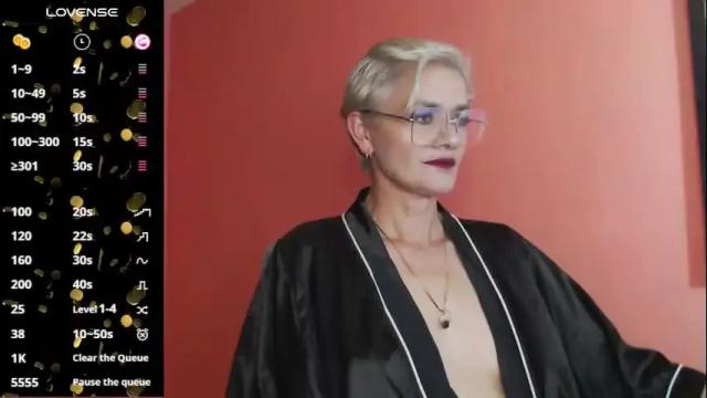 Image 2 of scarlett_paris Stream on Chaturbate on 3 months ago