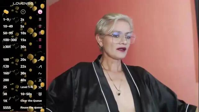 Image 4 of scarlett_paris Stream on Chaturbate on 3 months ago