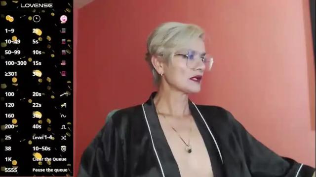 Image 8 of scarlett_paris Stream on Chaturbate on 3 months ago