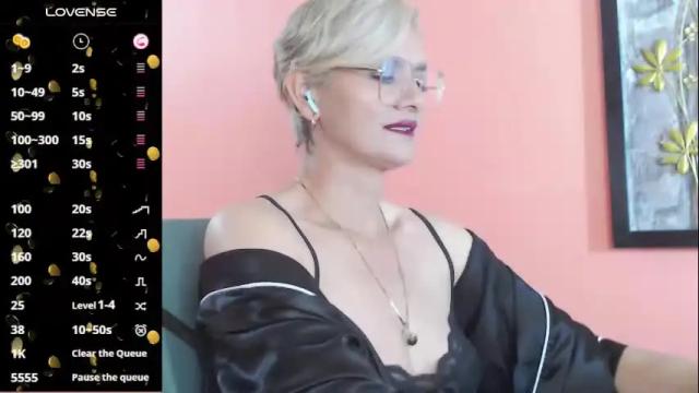 Image 10 of scarlett_paris Stream on Chaturbate on 3 months ago