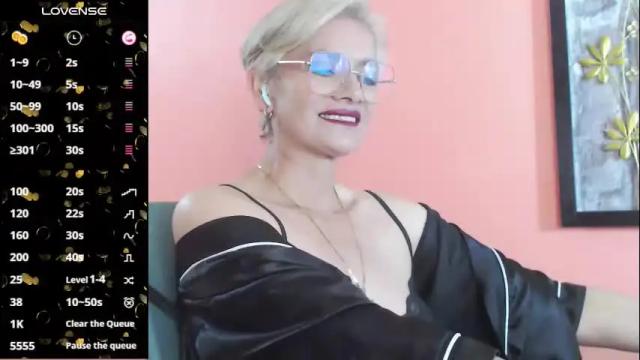 Image 11 of scarlett_paris Stream on Chaturbate on 3 months ago