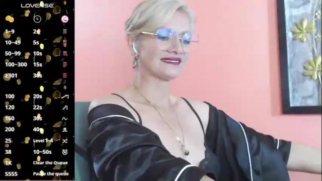 Image 6 of scarlett_paris Stream on Chaturbate on 3 months ago