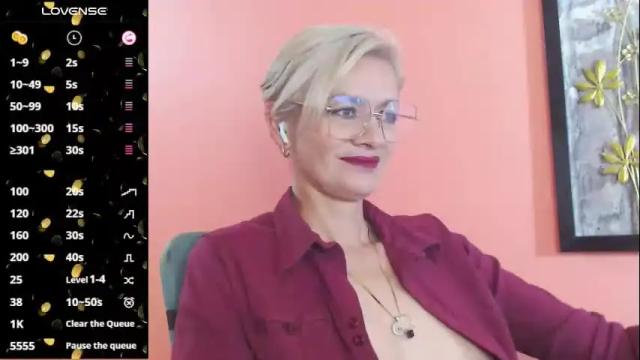 Image 8 of scarlett_paris Stream on Chaturbate on 2 months ago