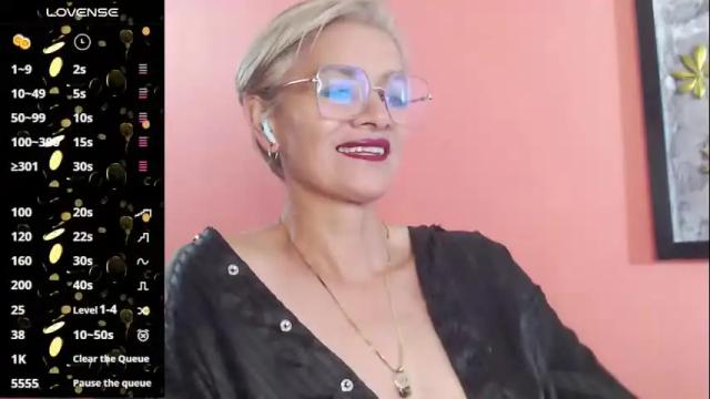 Image 10 of scarlett_paris Stream on Chaturbate on 2 months ago