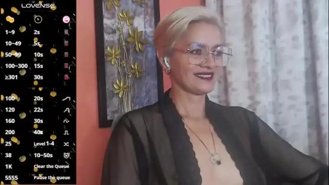 Image 10 of scarlett_paris Stream on Chaturbate on 2 months ago