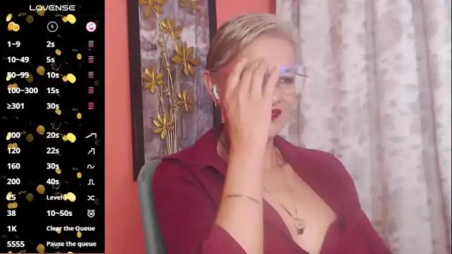 Image 6 of scarlett_paris Stream on Chaturbate on 2 months ago