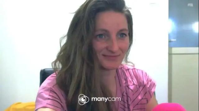 Image 3 of scarlett_queen01 Stream on Chaturbate on 2 months ago