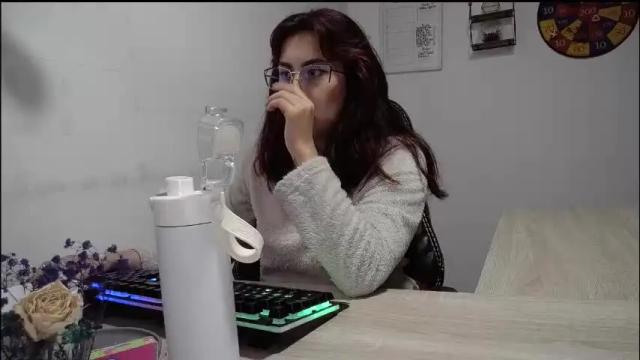 Image 3 of scarlett_sen Stream on Chaturbate on 1 month ago