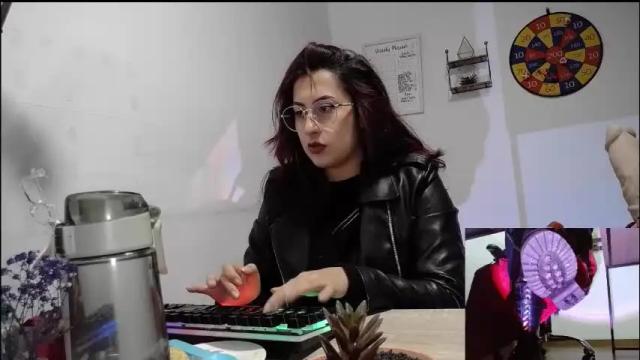 Image 3 of scarlett_sen Stream on Chaturbate on 1 month ago