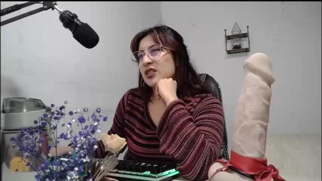 Image 8 of scarlett_sen Stream on Chaturbate on 6 days ago