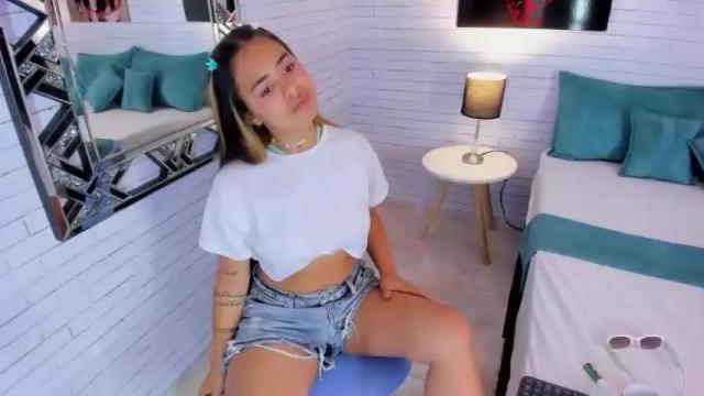 Image 11 of scarlett_submissive Stream on Chaturbate on 14 months ago