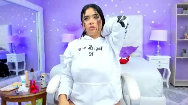 Image 2 of scarlette_15 Stream on Chaturbate on 1 month ago