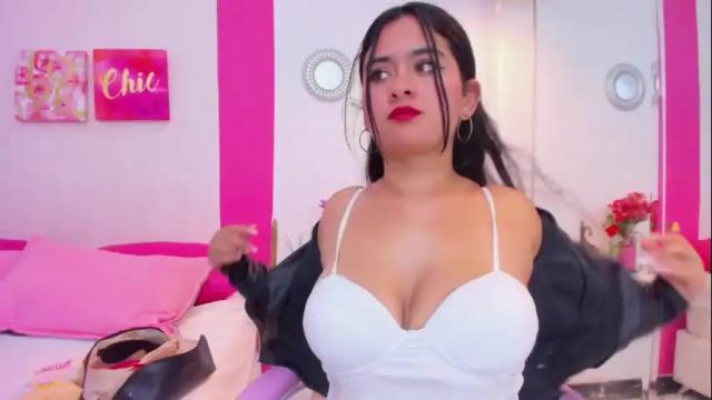 Image 3 of scarlette_15 Stream on Chaturbate on 16 days ago
