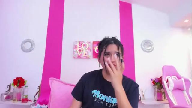 Image 6 of scarlette_15 Stream on Chaturbate on 16 days ago