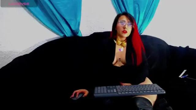 Image 6 of scarlette_32 Stream on Chaturbate on 13 months ago