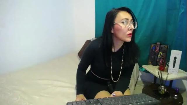 Image 4 of scarlette_32 Stream on Chaturbate on 1 month ago
