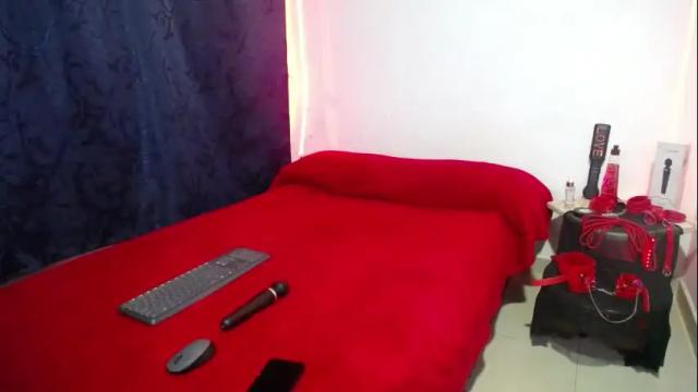 Image 7 of scarlette_32 Stream on Chaturbate on 14 days ago