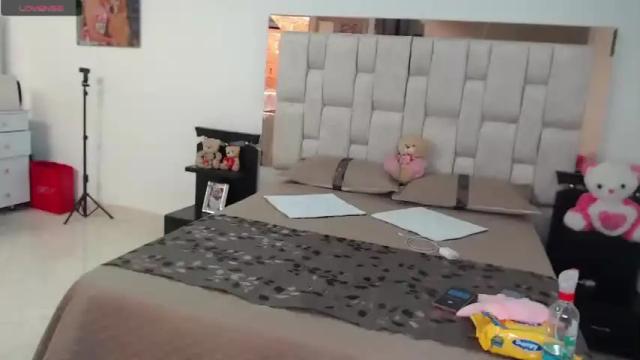 Image 7 of scarlette_tsunade Stream on Chaturbate on 17 months ago