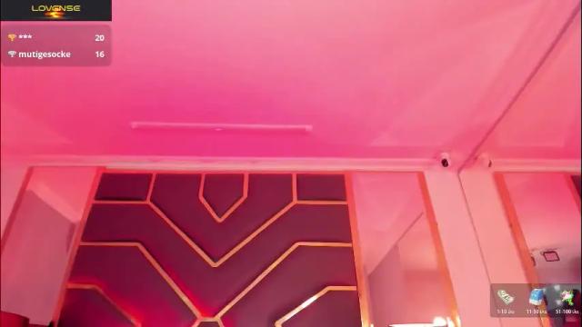 Image 12 of scarletthott1 Stream on Chaturbate on 8 days ago