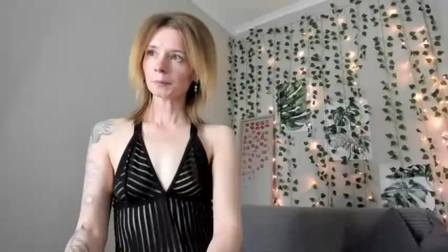 Image 2 of scarlettjam Stream on Chaturbate on 21 months ago