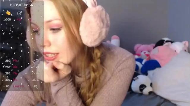 Image 12 of scarlettlovebaby Stream on Chaturbate on 16 months ago