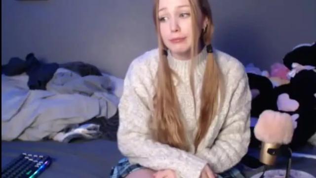 Image 3 of scarlettlovebaby Stream on Chaturbate on 16 months ago
