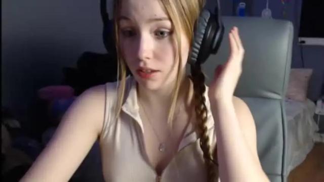 Thumbnail 3, scarlettlovebaby's Stream at Chaturbate, 15 months ago