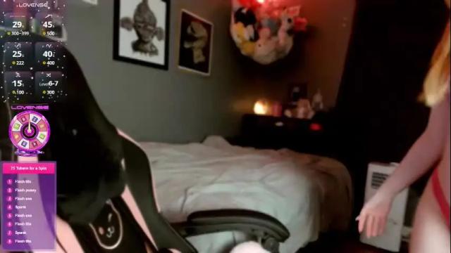 Image 3 of scarlettlovebaby Stream on Chaturbate on 2 months ago
