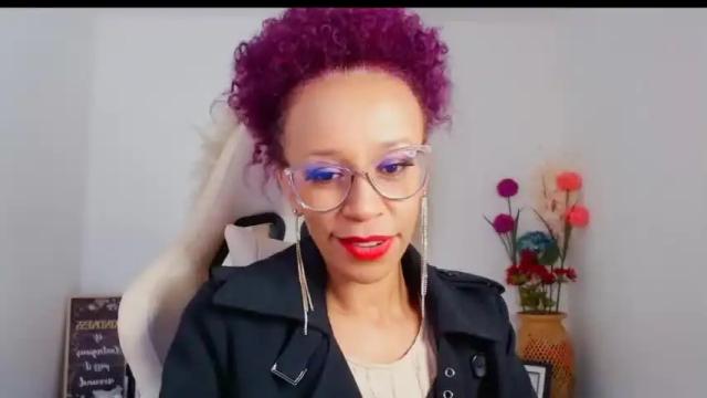 Image 4 of scarlettmalbec Stream on Chaturbate on 13 months ago