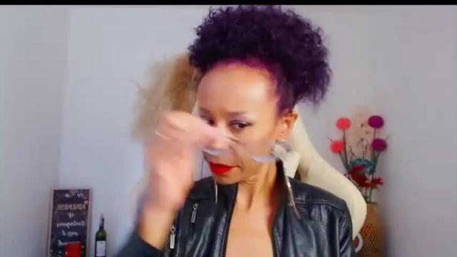 Image 3 of scarlettmalbec Stream on Chaturbate on 13 months ago