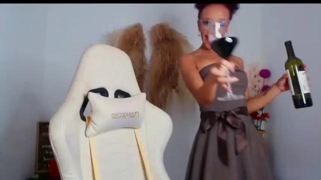 Image 4 of scarlettmalbec Stream on Chaturbate on 12 months ago