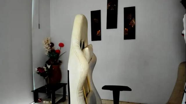 Image 10 of scarlettmalbec Stream on Chaturbate on 1 month ago