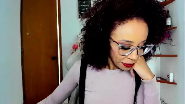 Image 2 of scarlettmalbec Stream on Chaturbate on 1 month ago