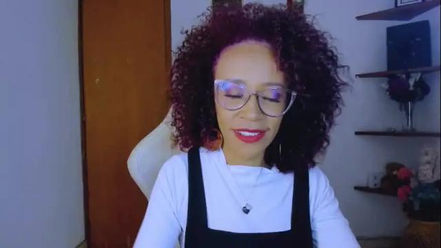 Image 3 of scarlettmalbec Stream on Chaturbate on 6 days ago