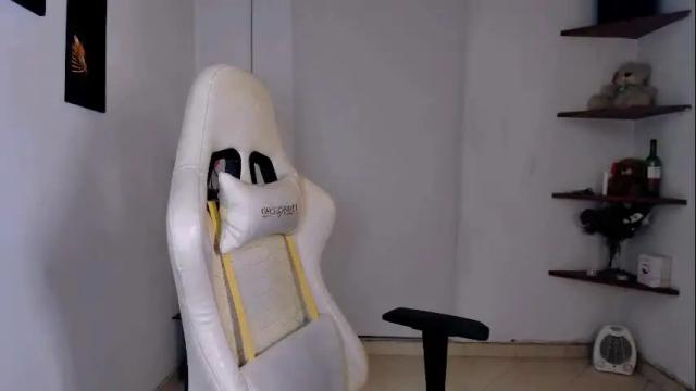Image 12 of scarlettmalbec Stream on Chaturbate on 27 days ago